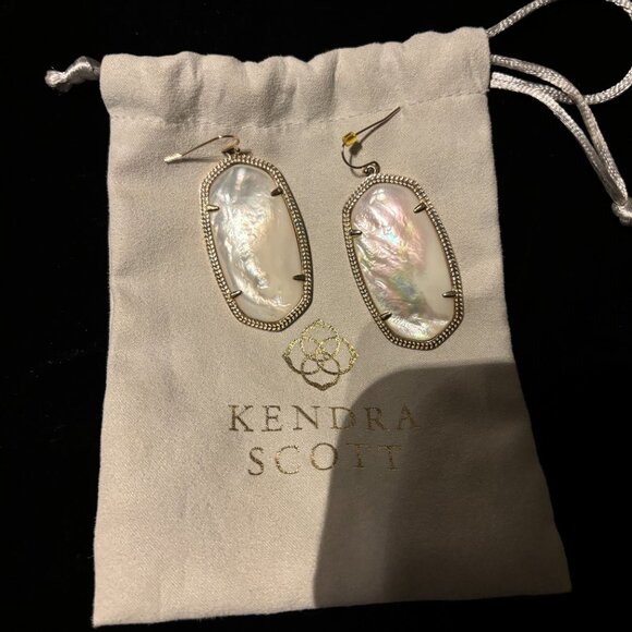 KENDRA SCOTT Mother of Pearl Danielle Earrings - Picture 2 of 3